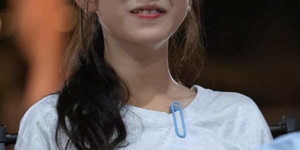 爱游戏体育app下载-“这么小就有阴德纹，不简单”，小学女生面相，说明了家长不一般